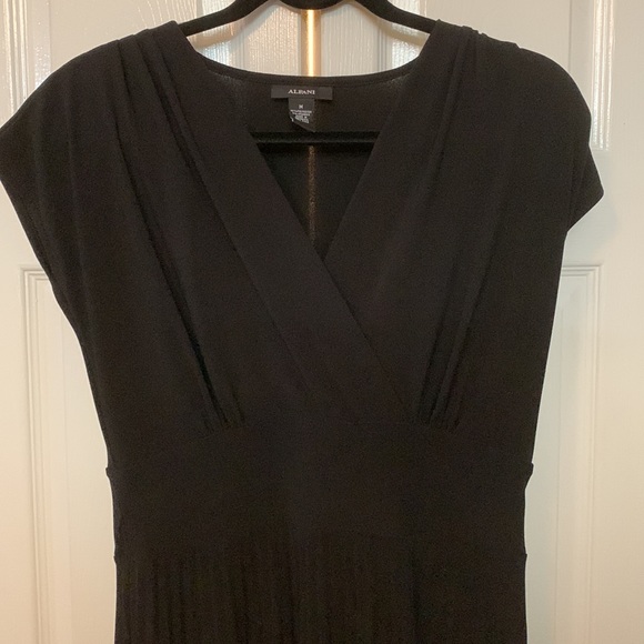 Alfani Dresses & Skirts - Alfani black knit cap sleeves, v neck, fit & flare pleated skirt empire waist, M